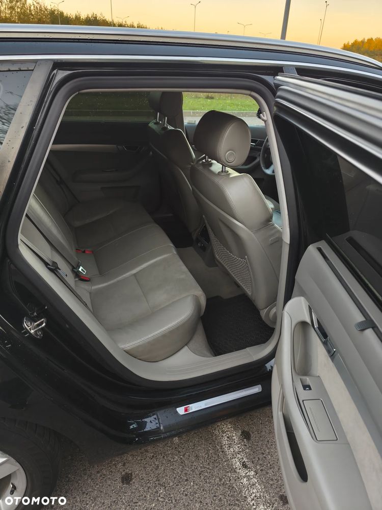 Audi A6 Avant 2.4 - 12