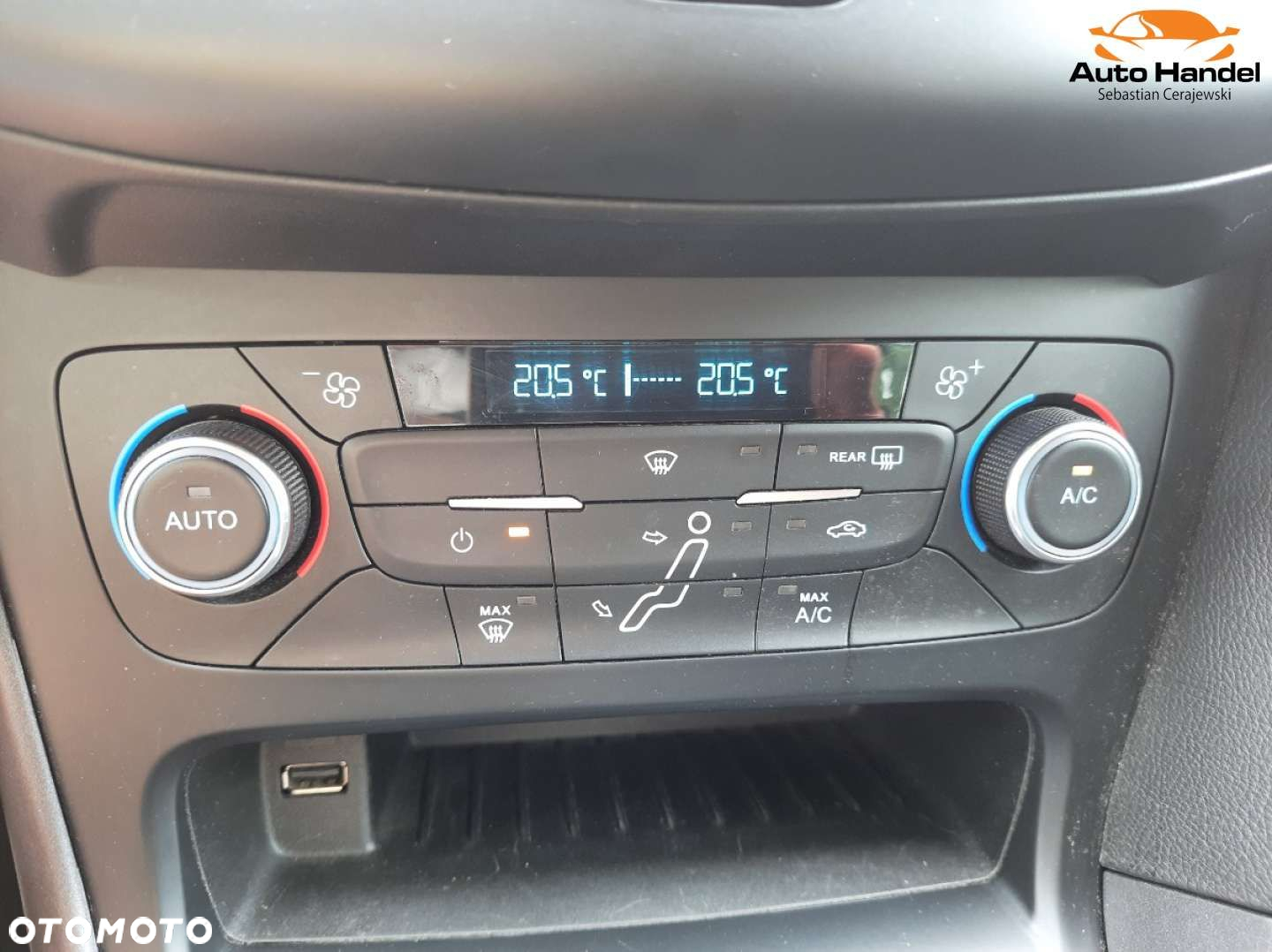 Ford Focus 1.0 EcoBoost Titanium - 25