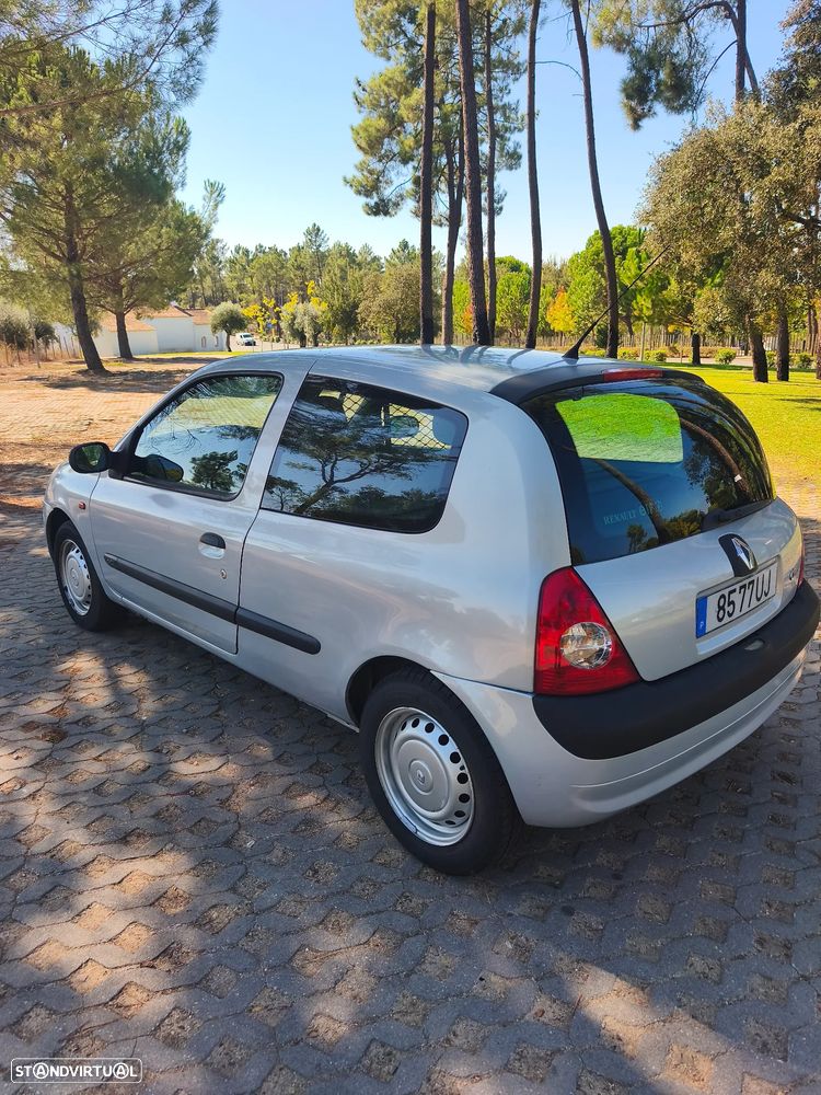 Renault Clio 2002 photo 2