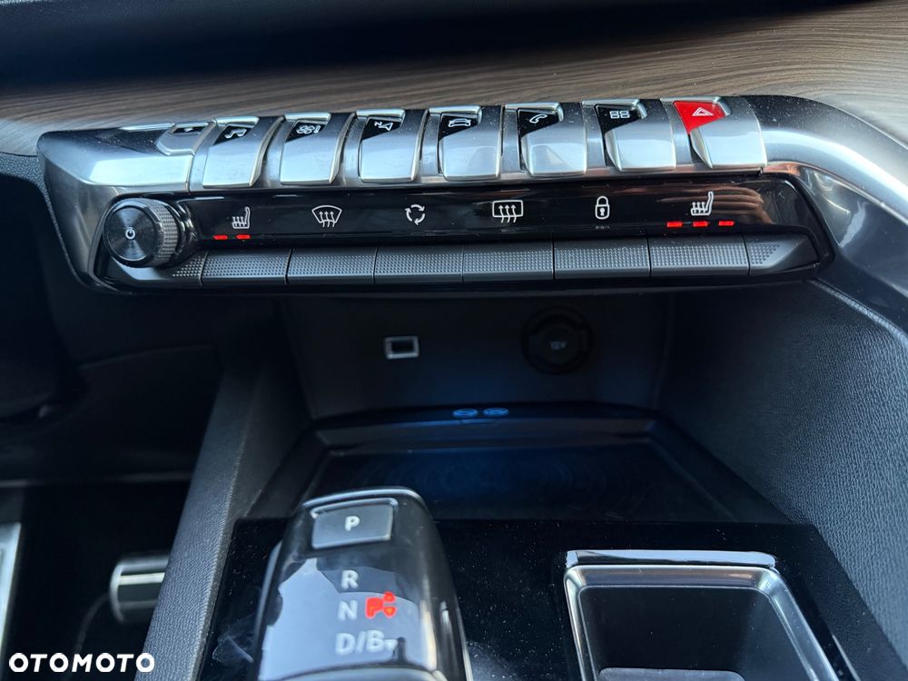 Peugeot 3008 1.6 PureTech HYbrid4 GT S&S EAT8 - 21