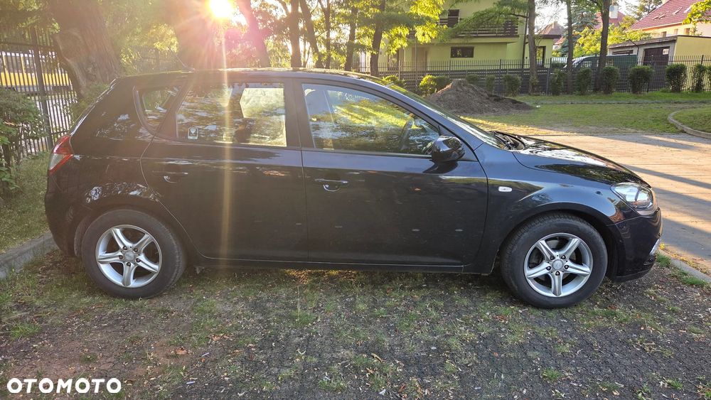 Kia Ceed 1.4 L - 9