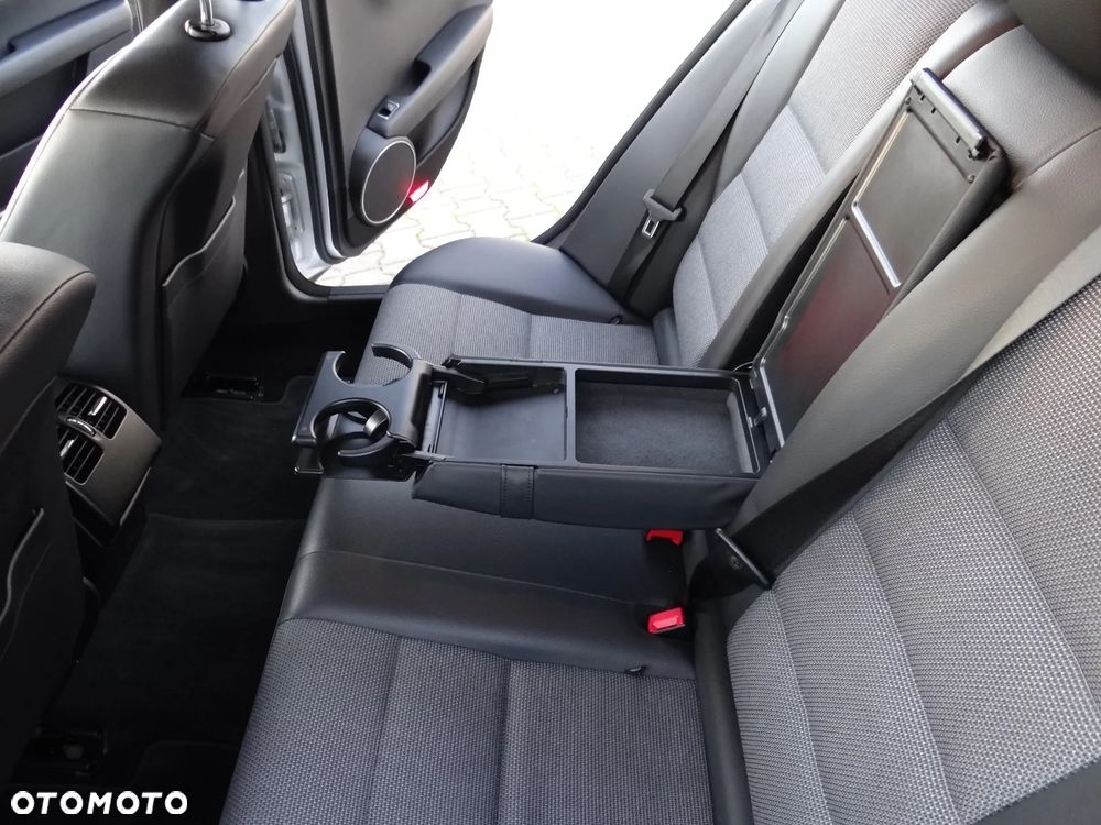 Mercedes-Benz Klasa C 180 CGI BlueEff Avantgarde - 38