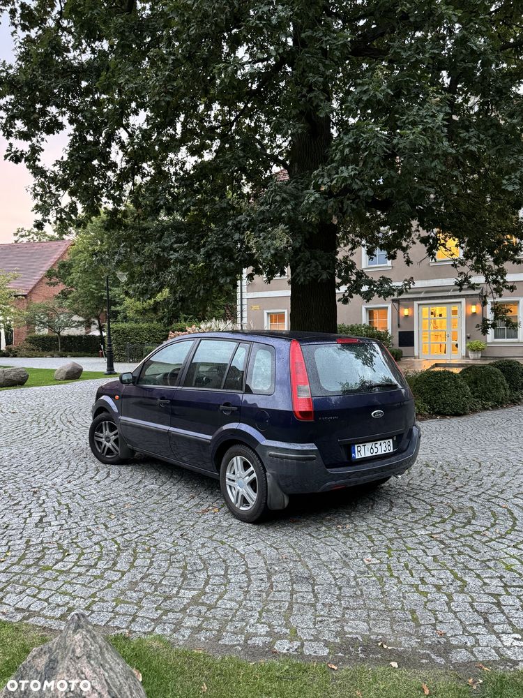 Ford Fusion - 2