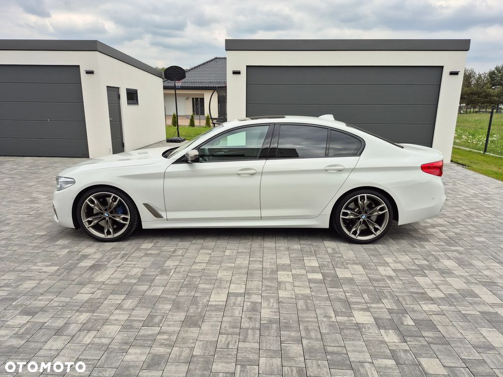 BMW Seria 5 M550i xDrive sport - 10