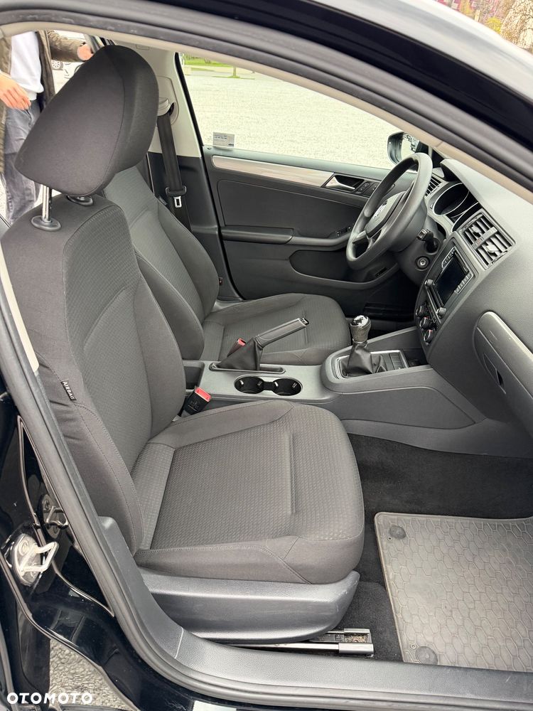 Volkswagen Jetta 2.0 TDI DPF BMT Trendline - 8