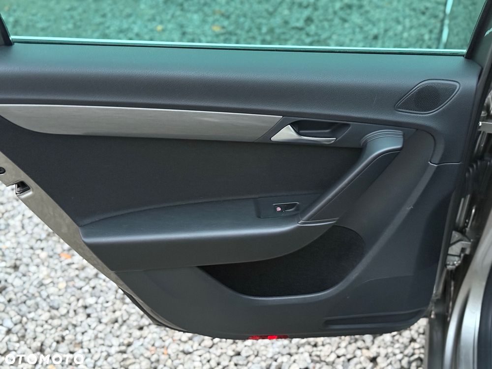 Volkswagen Passat - 28