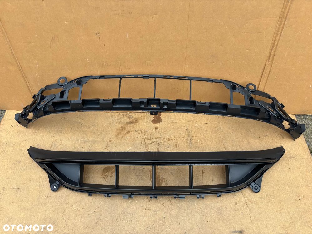 Mercedes E Klasa W213 W238 Lift AMG Środkowa Kratka Zderzaka Przód Przednia Czarna A2138858804 A2138857304 - 2