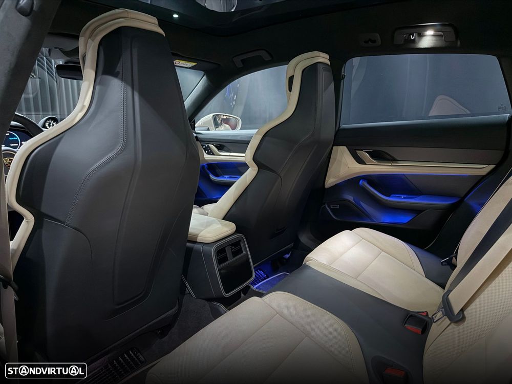 Porsche Taycan Cross Turismo Turbo - 41