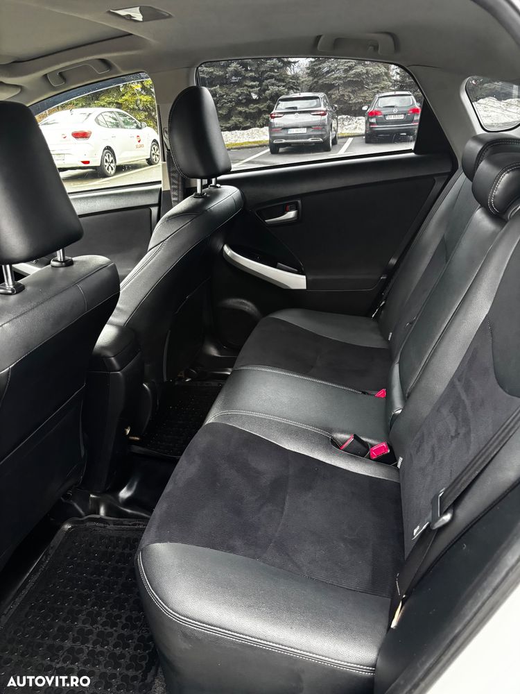 Toyota Prius (Hybrid) Sol - 13