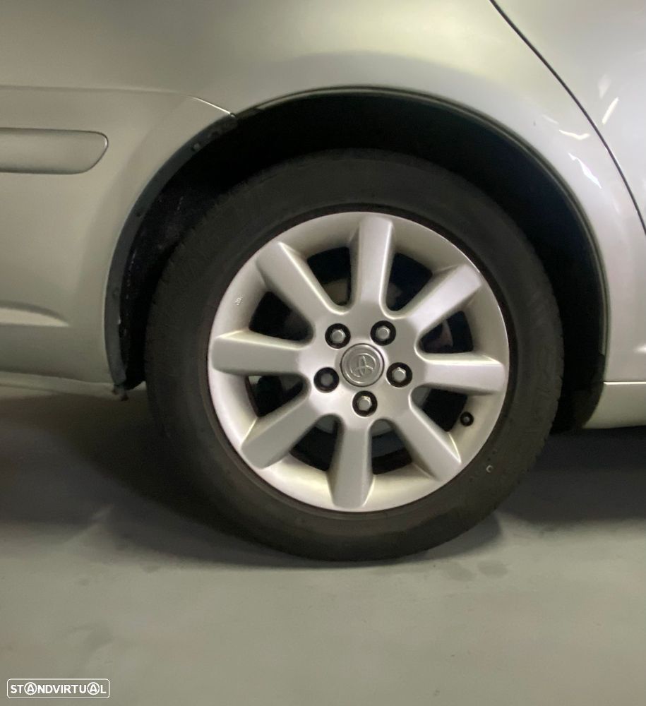 Toyota Avensis SW 2.2 D-4D - 23