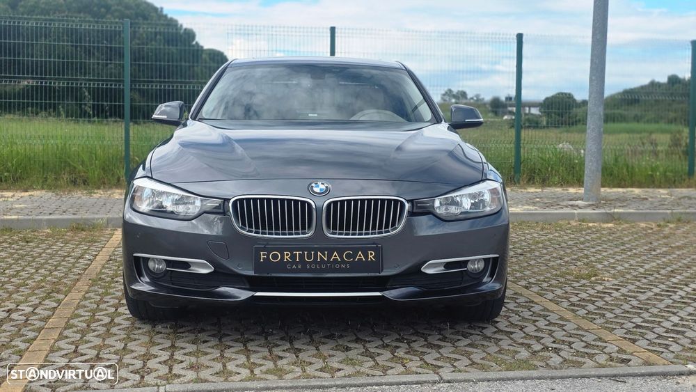 BMW 320 d Auto Line Luxury - 3