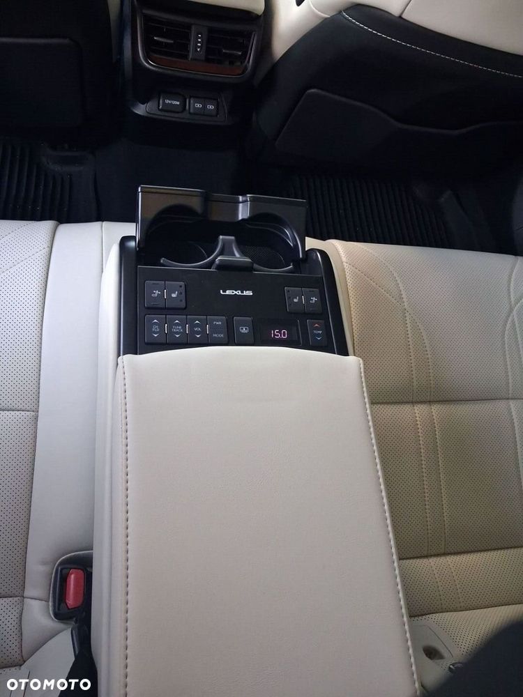 Lexus ES 300h Omotenashi - 14