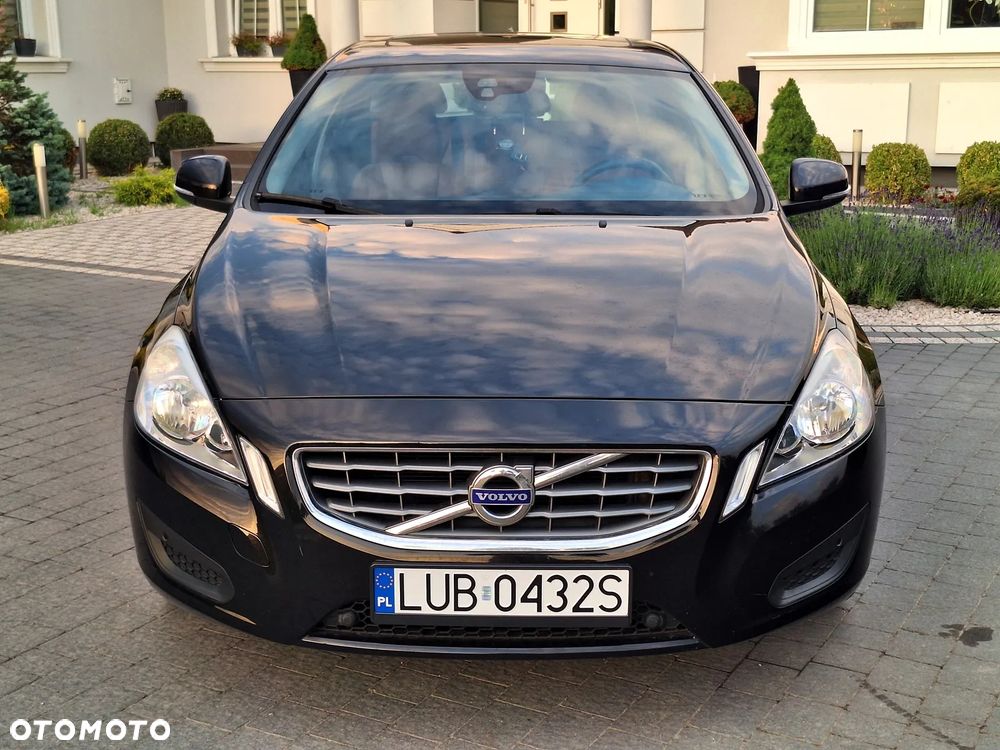 Volvo V60 T3 Momentum - 11