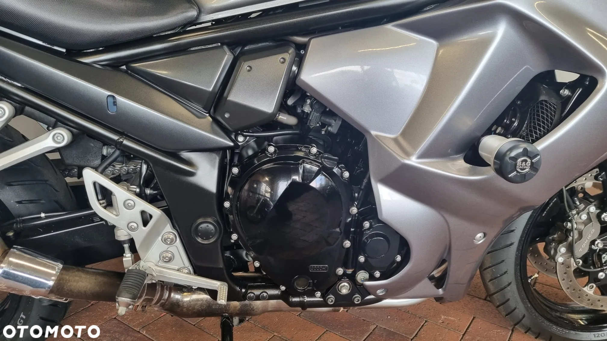 Suzuki GSX - 12