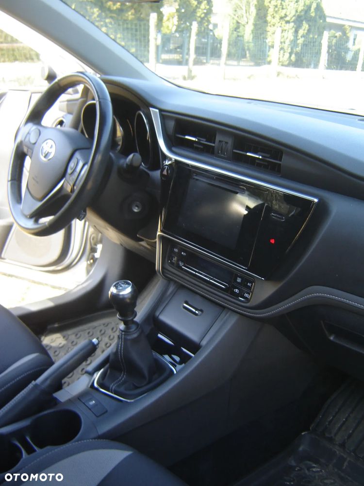 Toyota Auris 1.6 Premium - 30