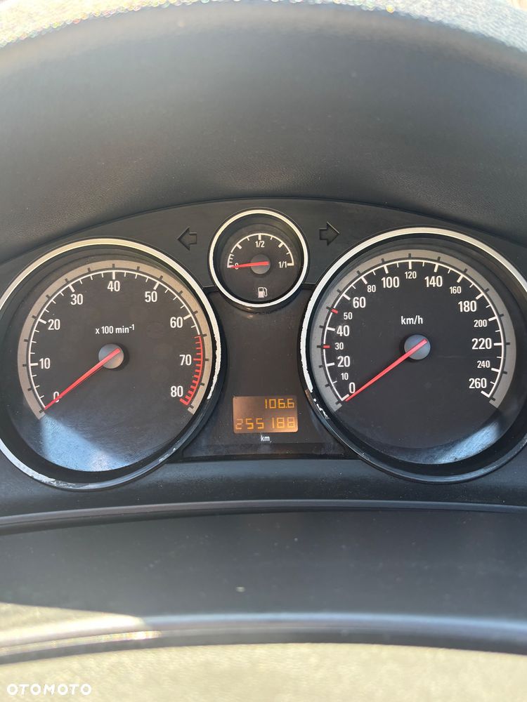 Opel Astra 2.0 T Cosmo - 8