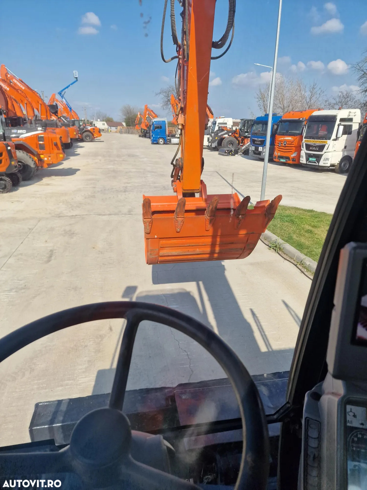 Hitachi EXCAVATOR PE ROTI, 3 brate excavare, LAMA+CALE, cupa NOUA 1,2m latime, Masa operationala 17,2t, Inst picon, A doua inst hidr, 2018, 2.993h, hidraulica HITACHI, anv noi, posibilitate leaisng 3 ani, PROMOTIE 99.900 EUR+Tva - 17
