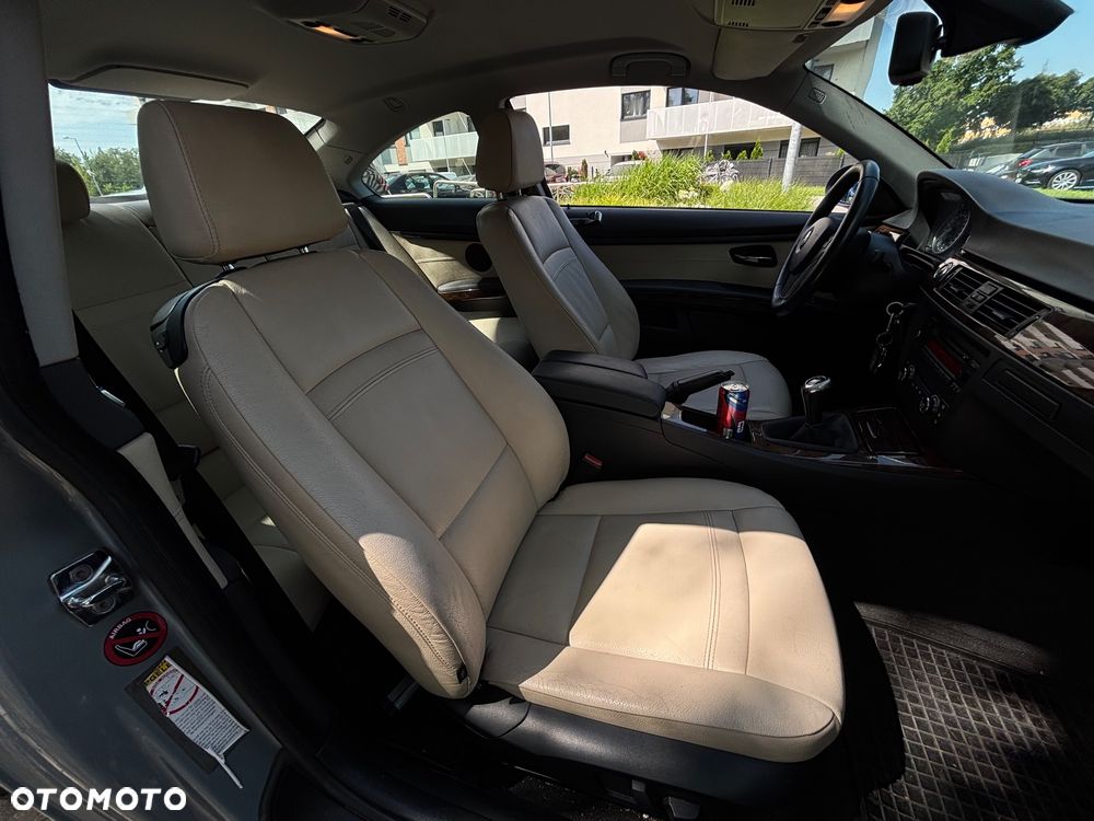 BMW Seria 3 325i M Sport Edition - 29