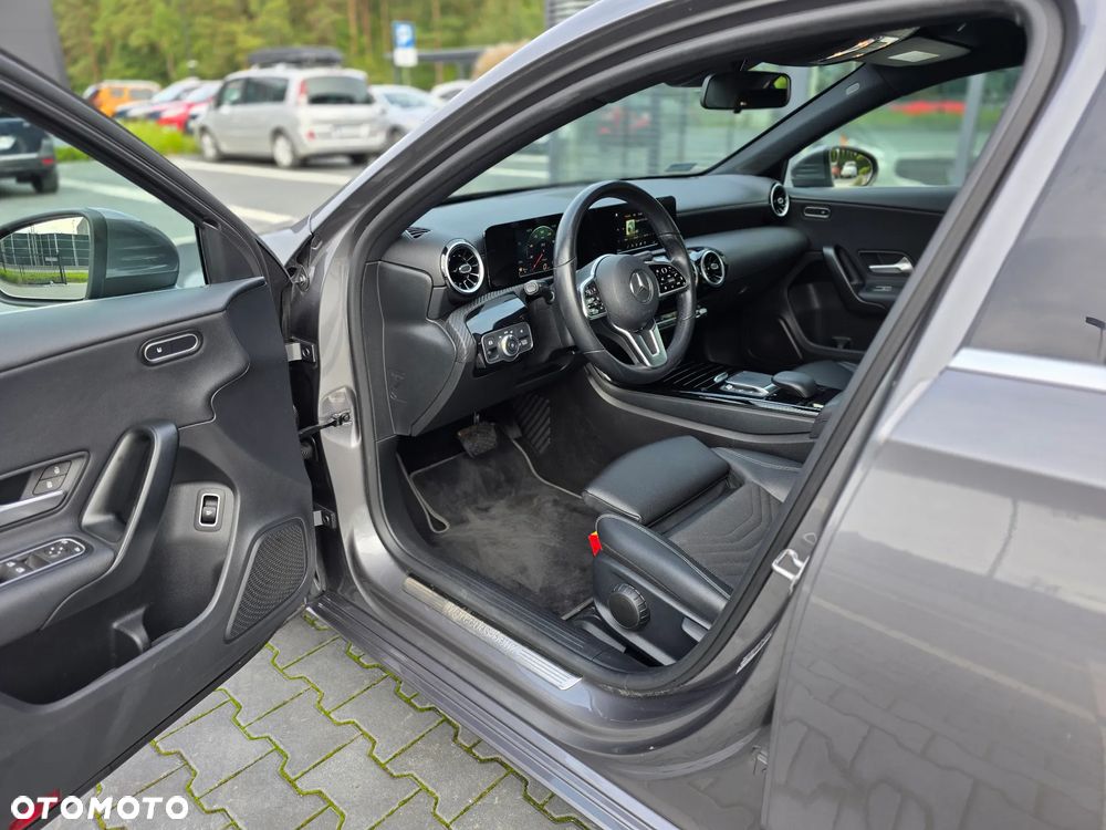 Mercedes-Benz Klasa A 180 Edycja specjalna 7G-DCT - 15