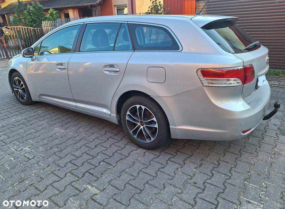 Toyota Avensis - 8