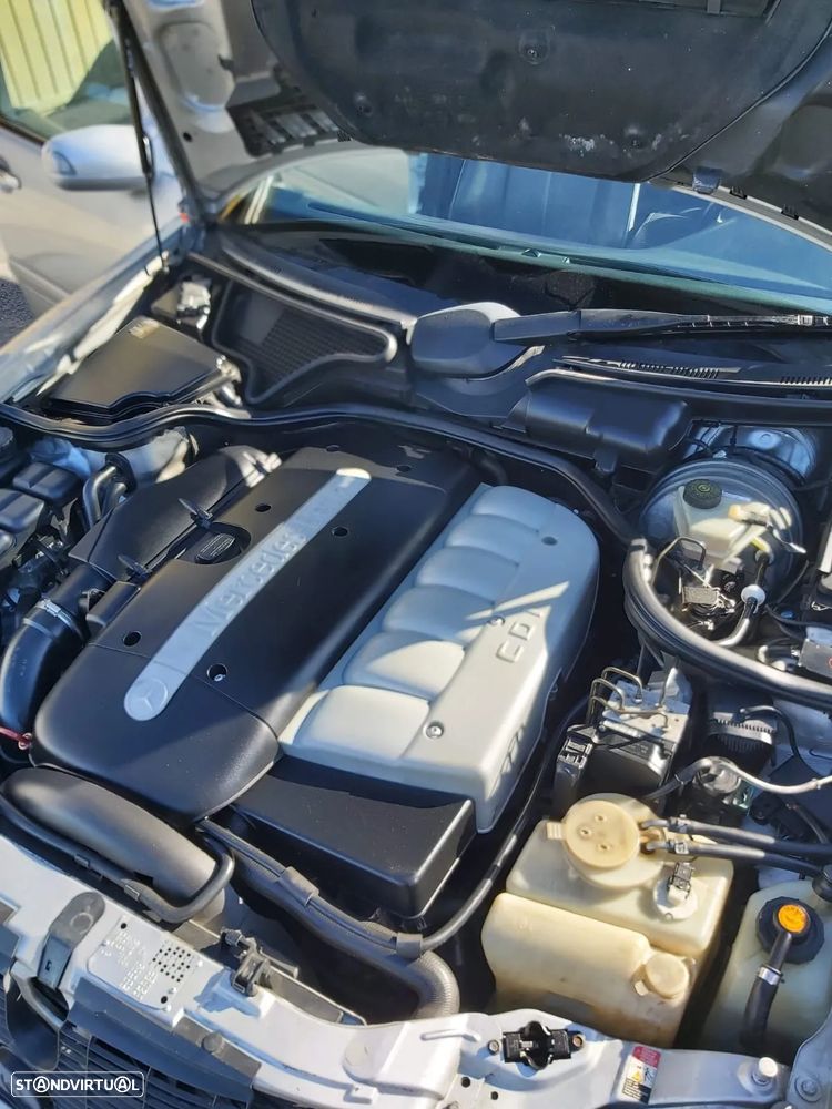 Mercedes-Benz 320 - 15