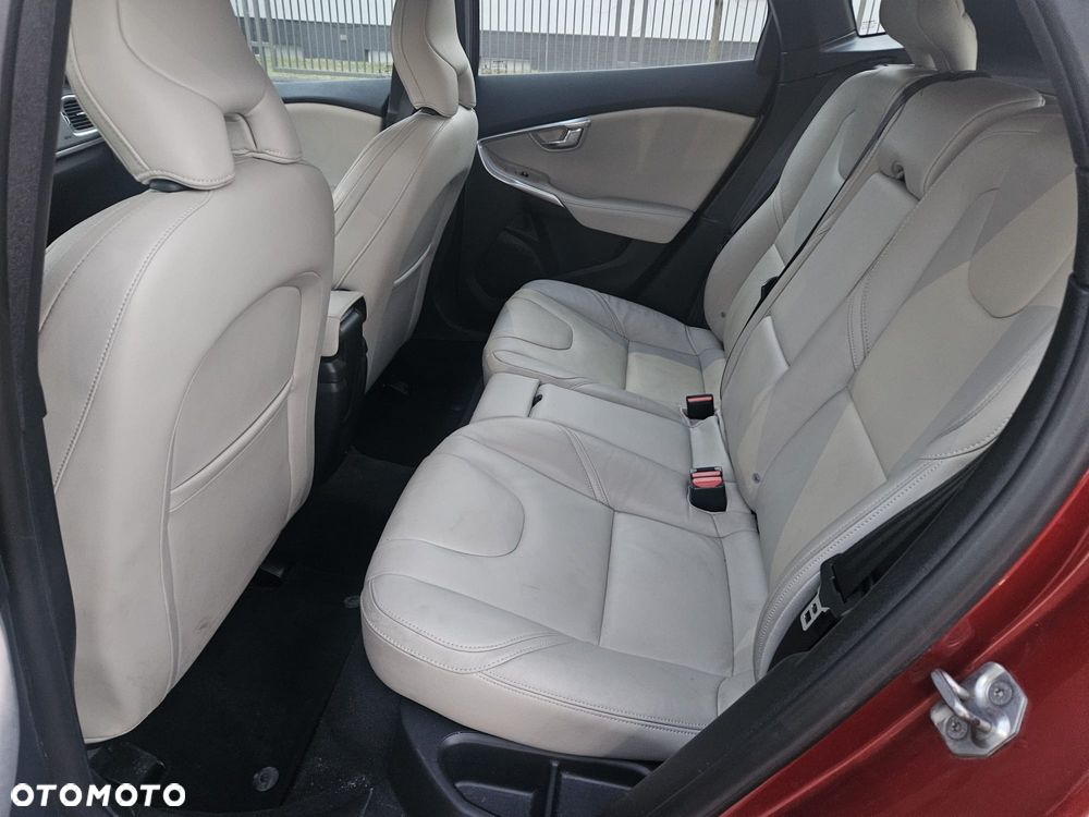 Volvo V40 D4 Summum - 14