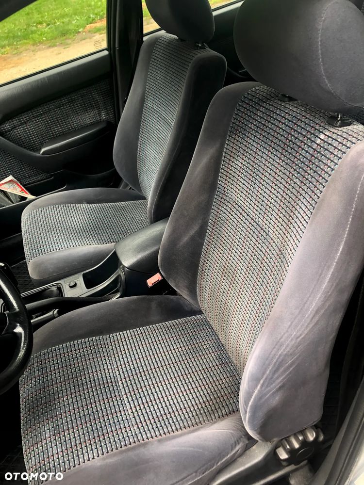 Toyota Carina 1.8 - 10