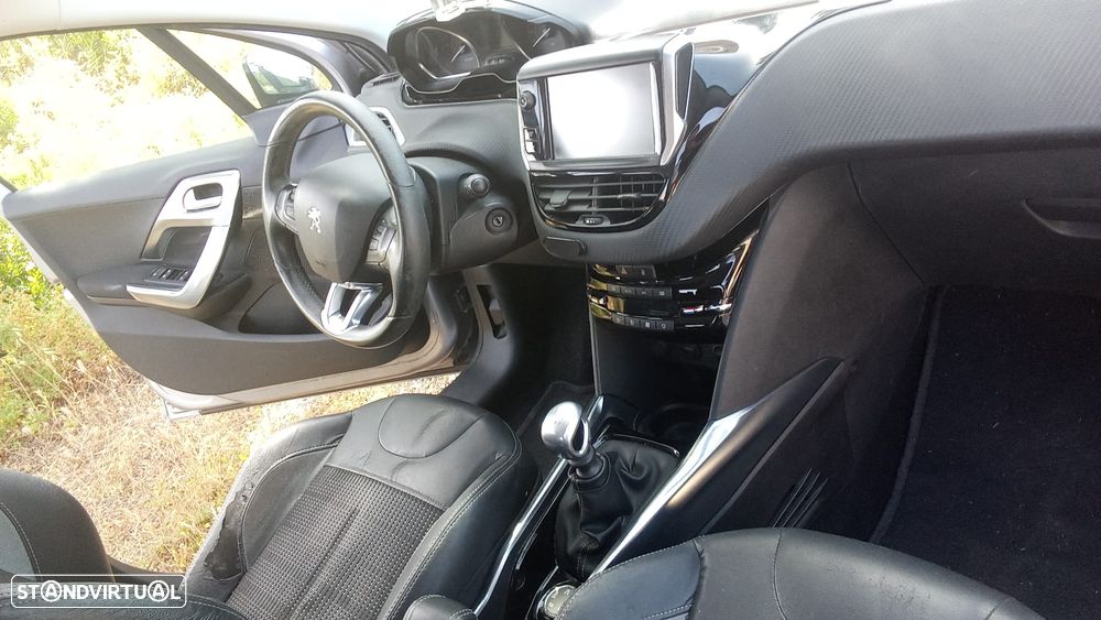 Peugeot 2008 1.6 e-HDi Allure - 11