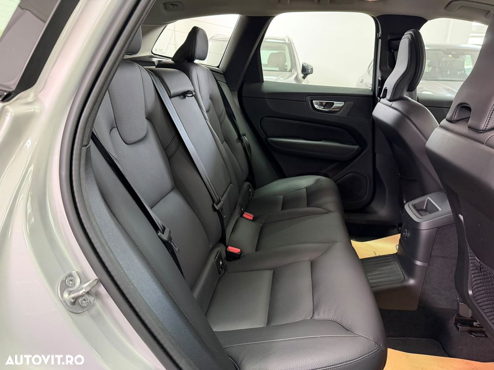 Volvo XC 60 T8 AWD Plus Dark - 17