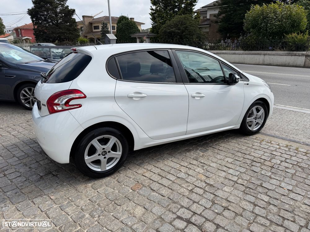 Peugeot 208 82 VTI Style — fotografia 12