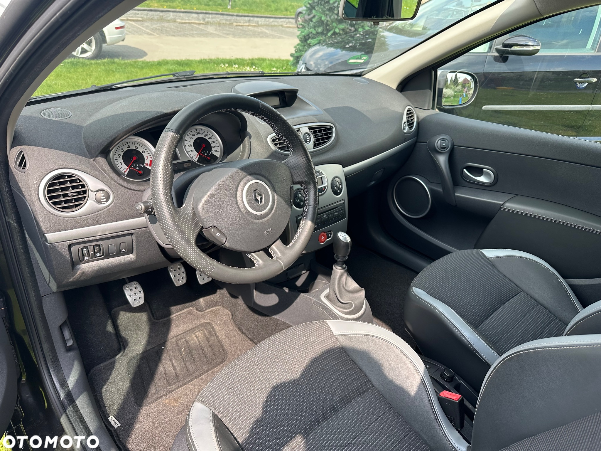 Renault Clio 1.6 16V GT - 8