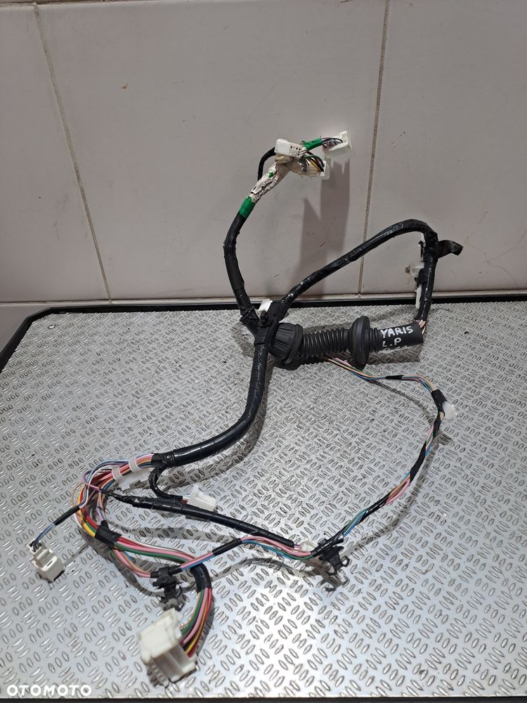 instalacja drzwi lewy przód Toyota Yaris II 2011 821520DA20 - 1