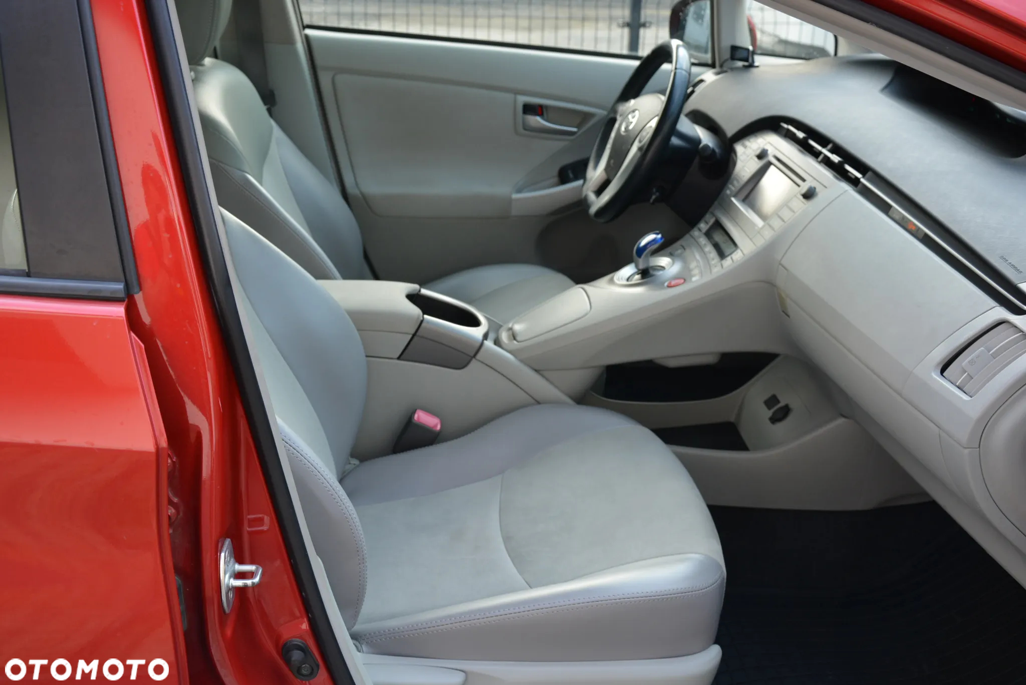 Toyota Prius 1.8 HSD Premium - 30