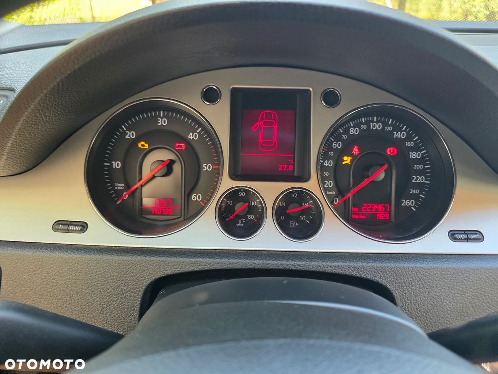 Volkswagen Passat 2.0 TDI Comfortline - 11
