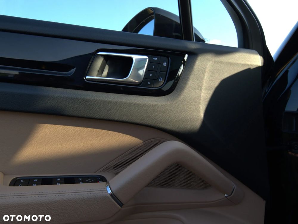 Porsche Cayenne Platinum Edition - 29