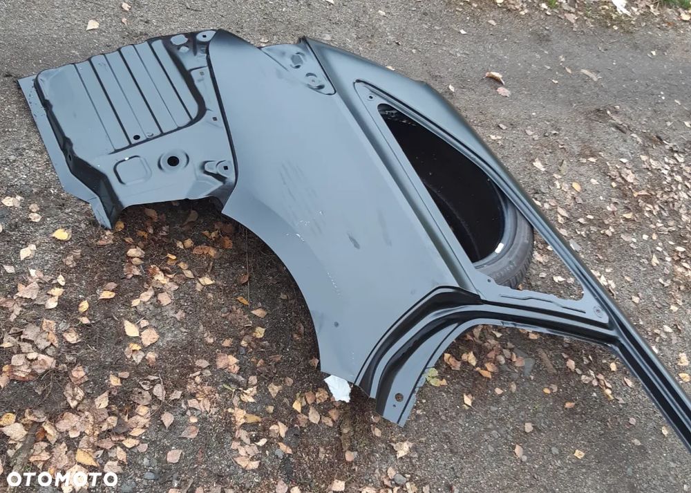 Błotnik prawy tył tylny Toyota Auris II Kombi - 6