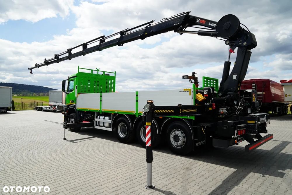 Mercedes-Benz AROCS 3240 / 8x4 / SKRZYNIOWY- 7 M / + HDS HIAB X-HIPRO 302 /  MAX 9 200 KG / 21 M  WYSÓW /  TRIDEM / PILOT / ROTATOR / WIDŁY / OŚ PODNOSZONA / EURO 6 - 6