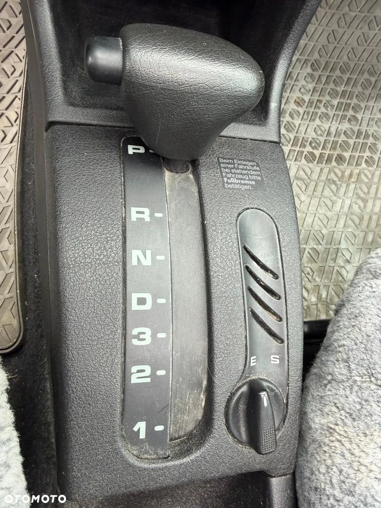 Volkswagen Passat - 25