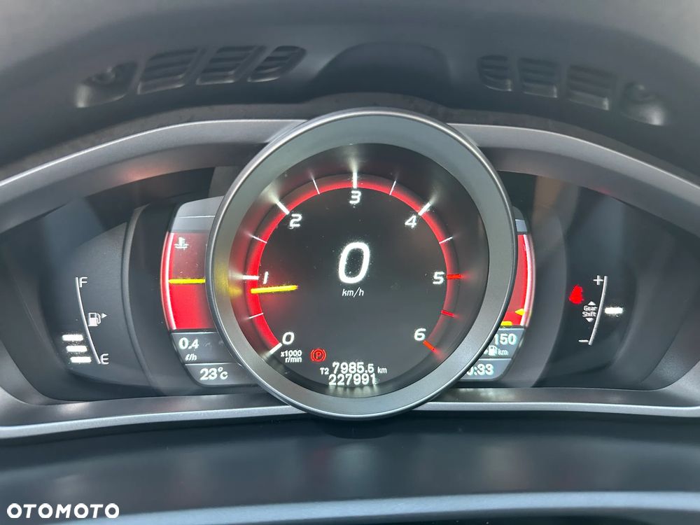 Volvo V40 Cross Country D2 Drive-E Ocean Race - 37