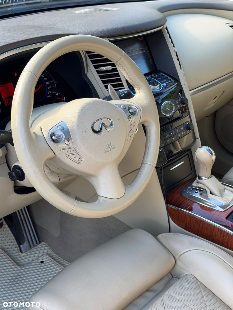 Infiniti FX - 11