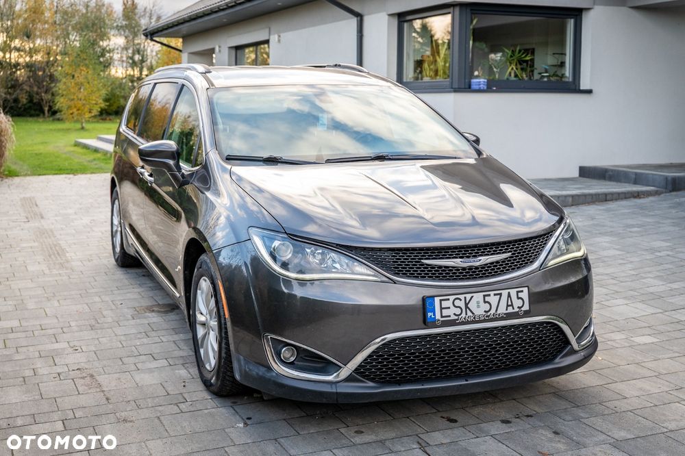 Chrysler Pacifica - 13