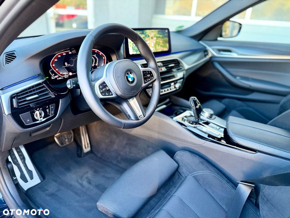 BMW Seria 5 520d xDrive Touring M Sport Edition - 13