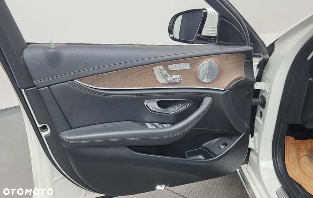 Mercedes-Benz Klasa E 300 9G-TRONIC Exclusive - 14