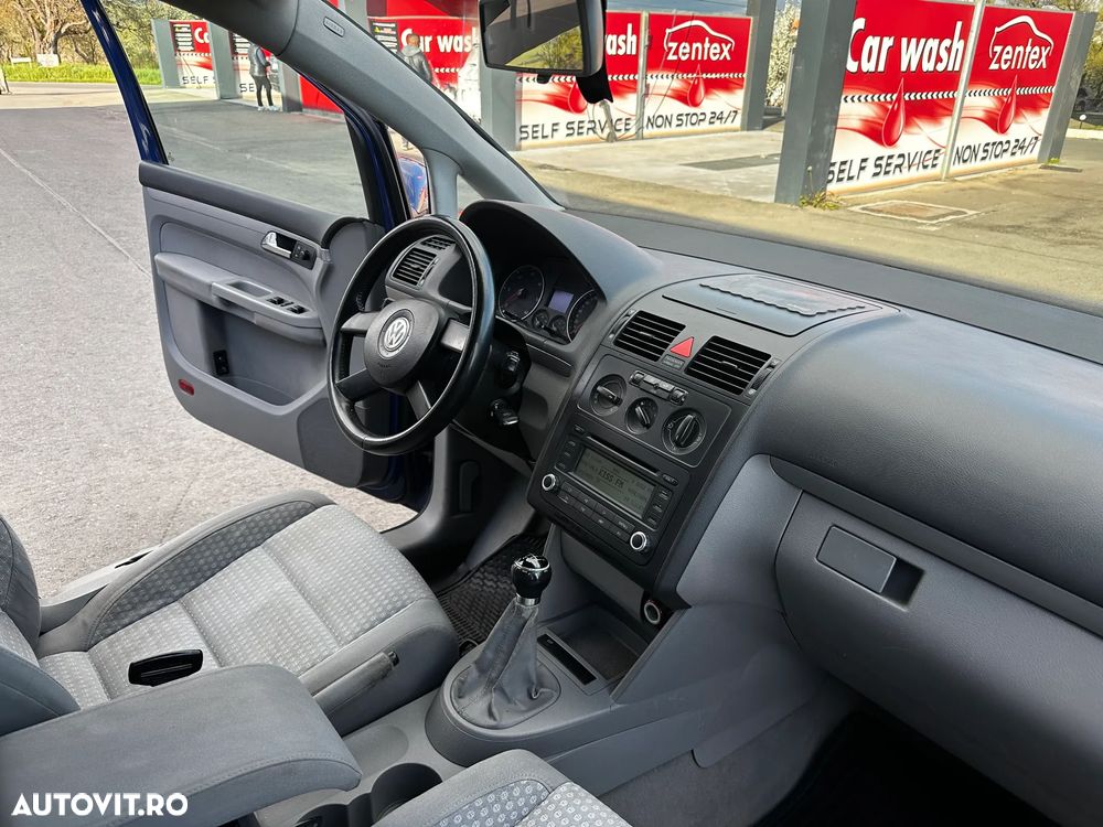 Volkswagen Touran 1.9TDI Conceptline - 17