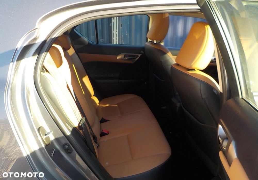 Lexus CT - 21