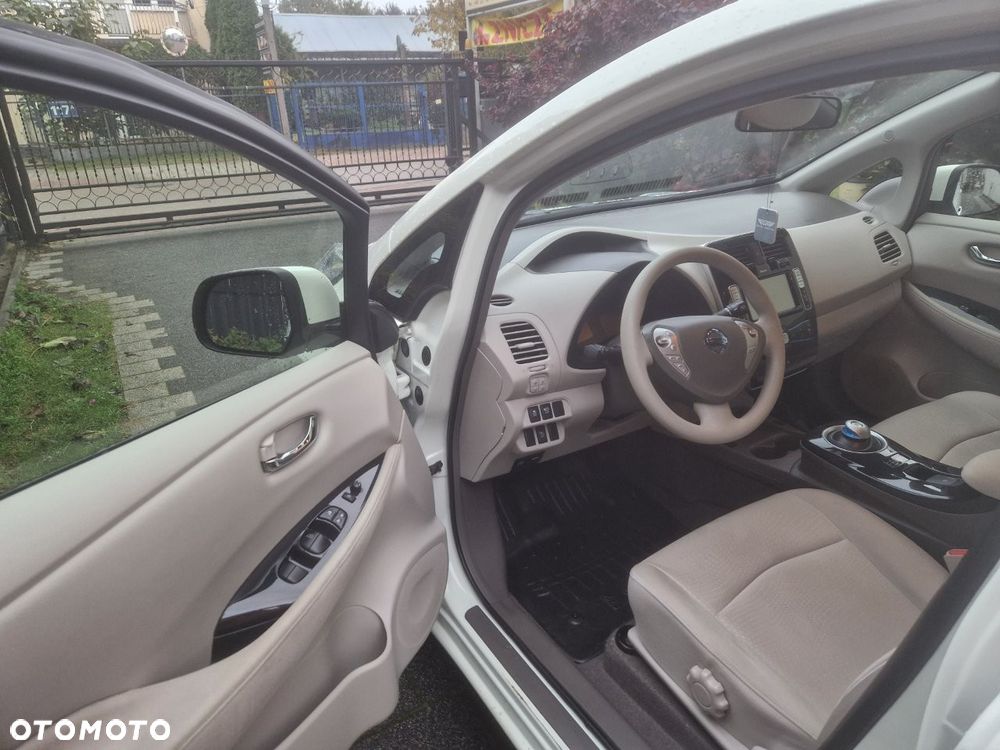 Nissan Leaf 24 kWh (mit Batterie) Visia + - 8