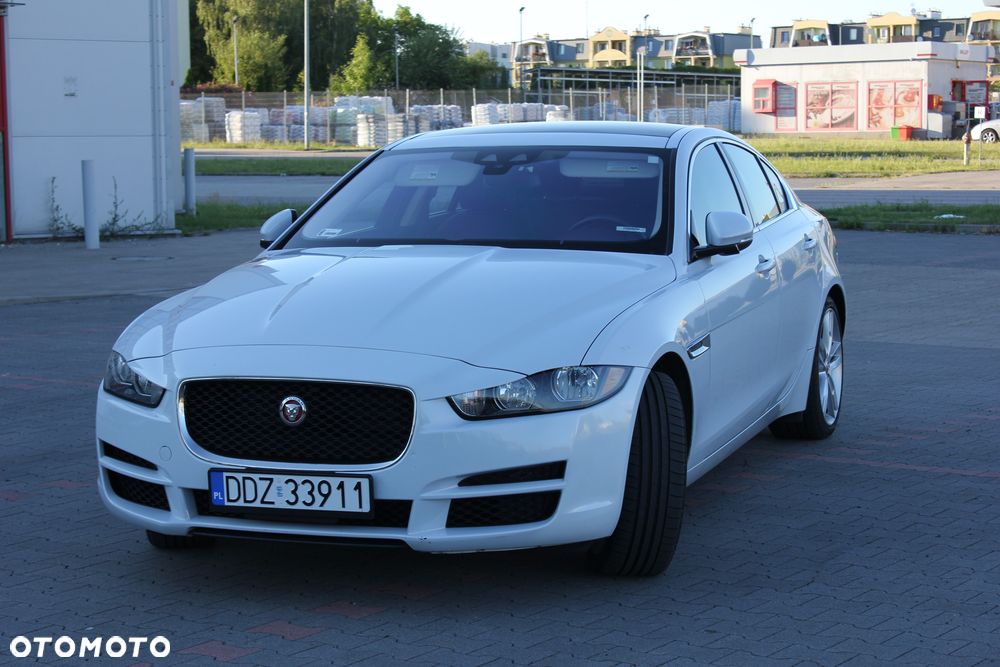 Jaguar XE S - 24