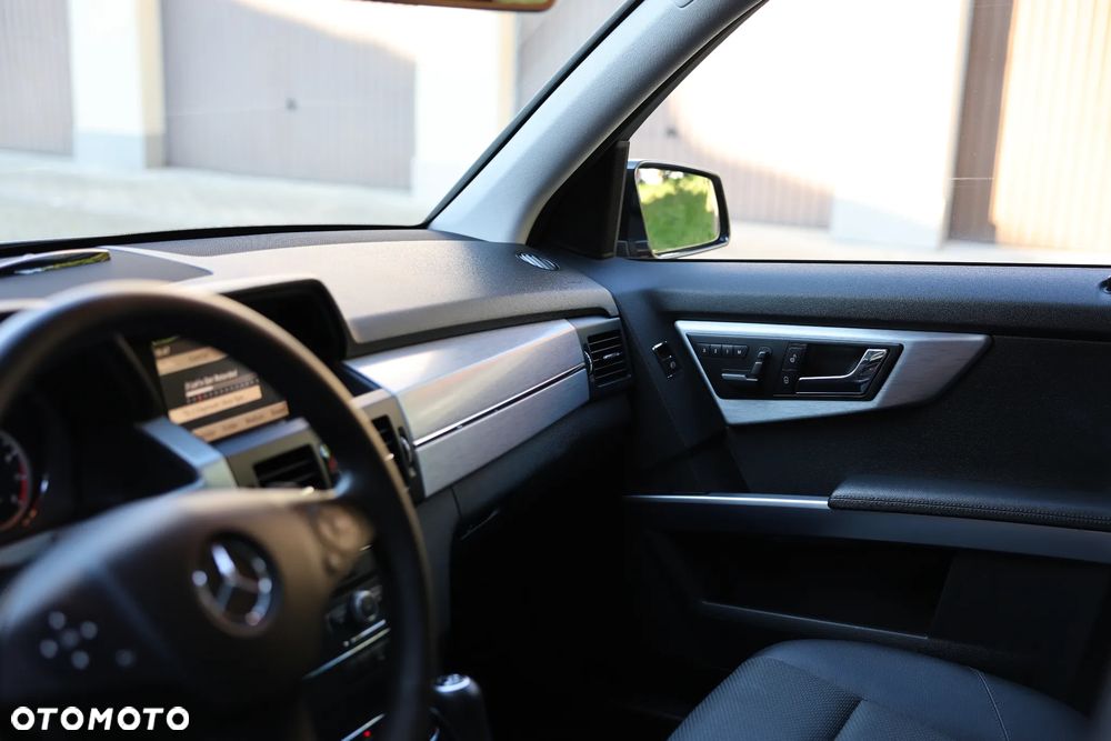Mercedes-Benz GLK 300 4Matic 7G-TRONIC SPORT EDITION - 30