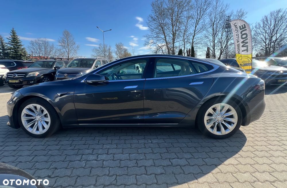 Tesla Model S - 6
