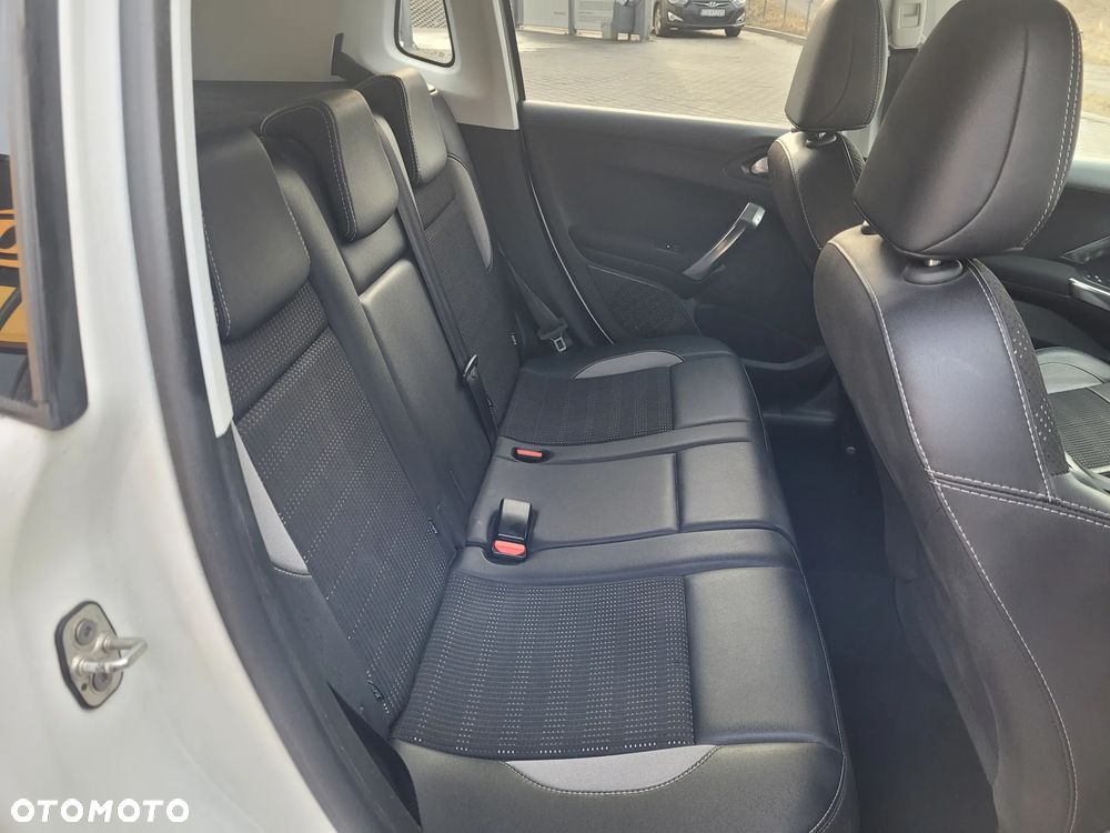 Peugeot 2008 BlueHDi 100 STOP & START Allure - 21